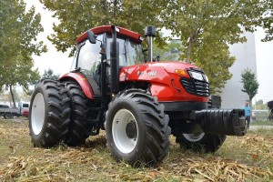 Low Fuel Consumption Super Power 180 HP Agricultural Machinery Farm Tractor